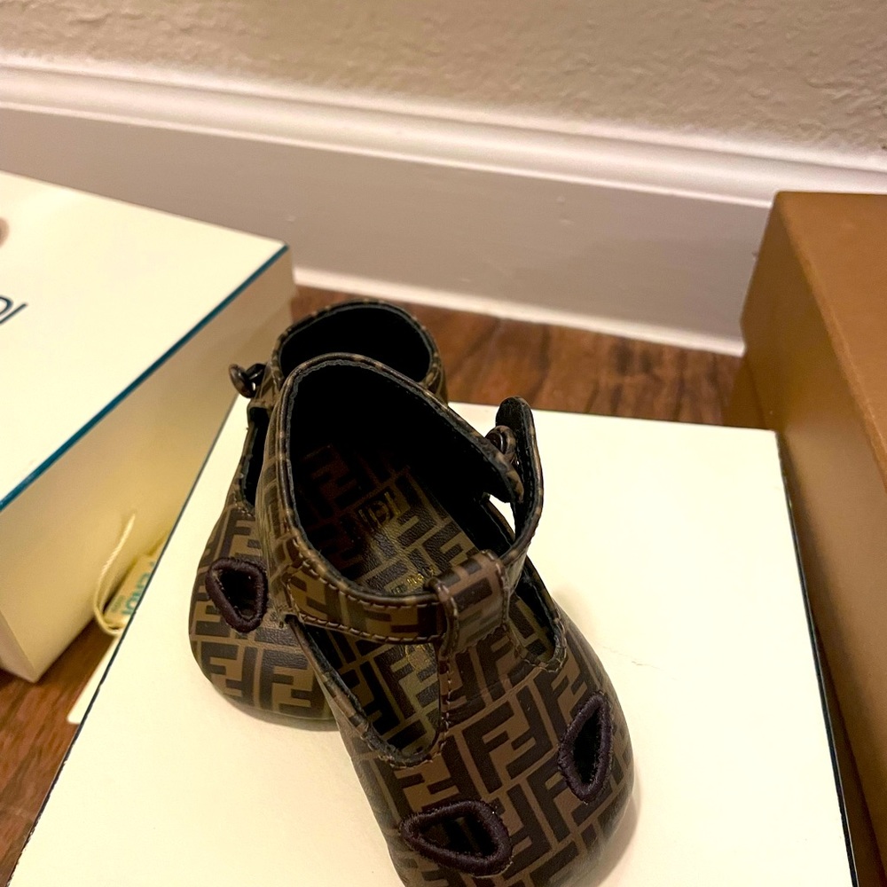 Fendi baby girl sandal